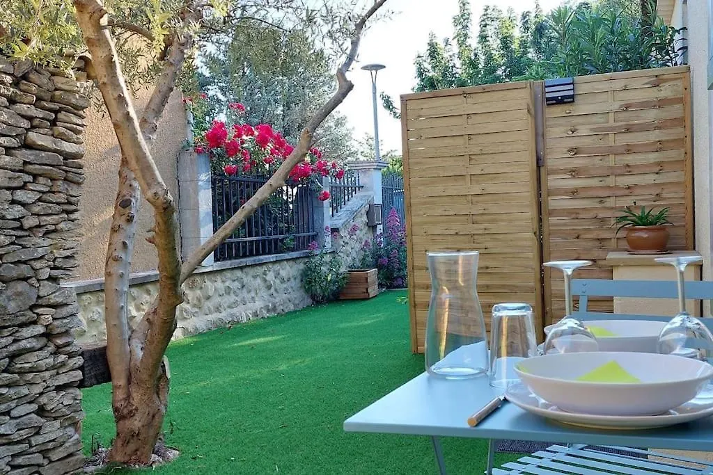 Gite De L'Olivier, Classe, Climatise, Jardin Avec Parking Gratuit Devant Le Logement Et A 5 Minutes Du Centre-Ville A Pied L'Isle-sur-la-Sorgue Holiday home