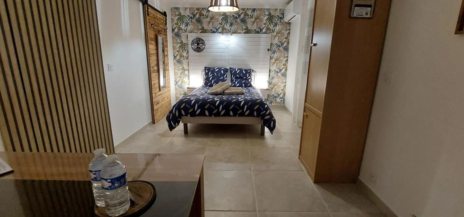Holiday home Gite De L'Olivier, Classe, Climatise, Jardin Avec Parking Gratuit Devant Le Logement Et A 5 Minutes Du Centre-Ville A Pied L'Isle-sur-la-Sorgue